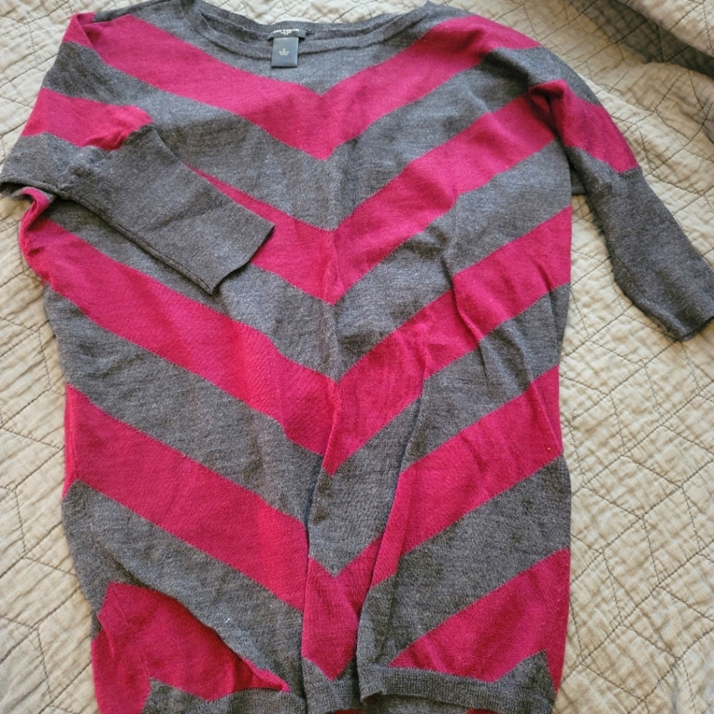 Light weight 1/4 sleeve sweater, small